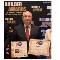 Vetrex i Prezes Zarządu Paweł Bielak z nagrodami Builder Awards